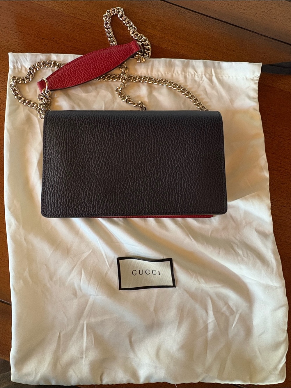 Gucci Navy Pebbled Leather Cross-Body/Clutch with Red & White Side Panels - Picture 8 of 13